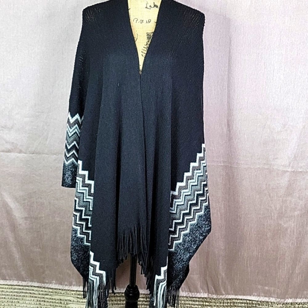 CAREN SPORT Fringed‎  Chevron Cape OS Plus